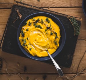 Goldene Blumenkohl-Linsensuppe